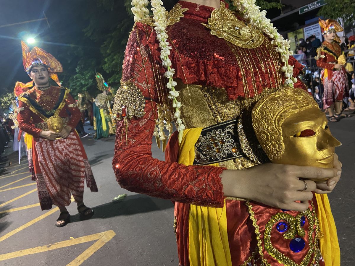 Penampilan peserta Kediri Nite Carnival dari Gudang Garam (Foto-foto: Yanuar Dedy/jatimnow.com)