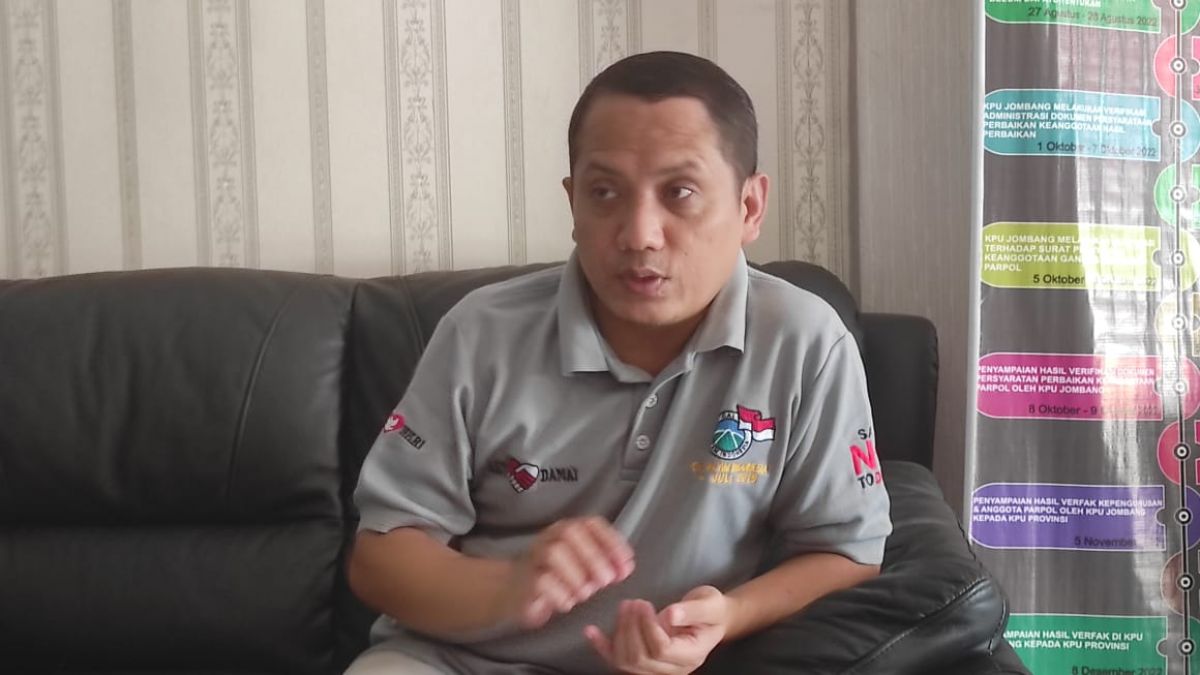Komisioner KPU Abdulwadud Burhan Abadi saat ditemui jurnalis di kantor KPU Jombang. (Foto: Elok Aprianto/jatimnow.com)
