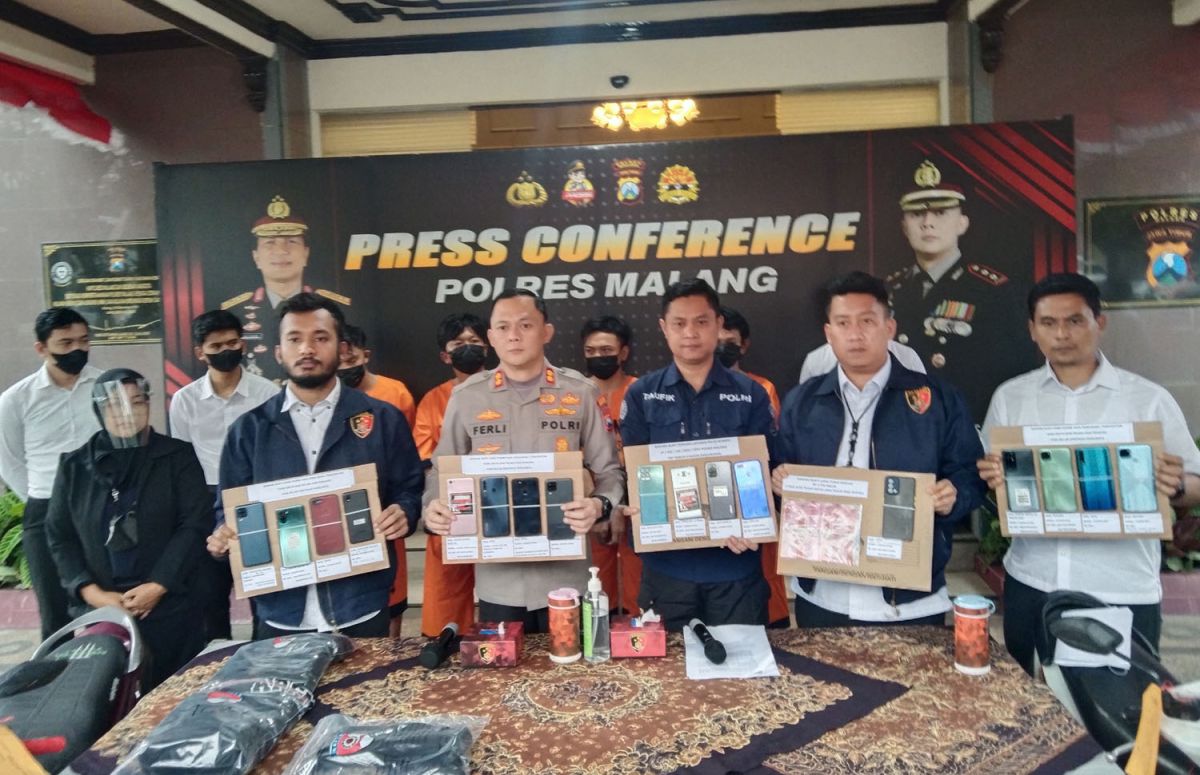 Komplotan Copet Suporter di Malang Dibongkar: 5 Pelaku Diringkus, 11 HP Disita