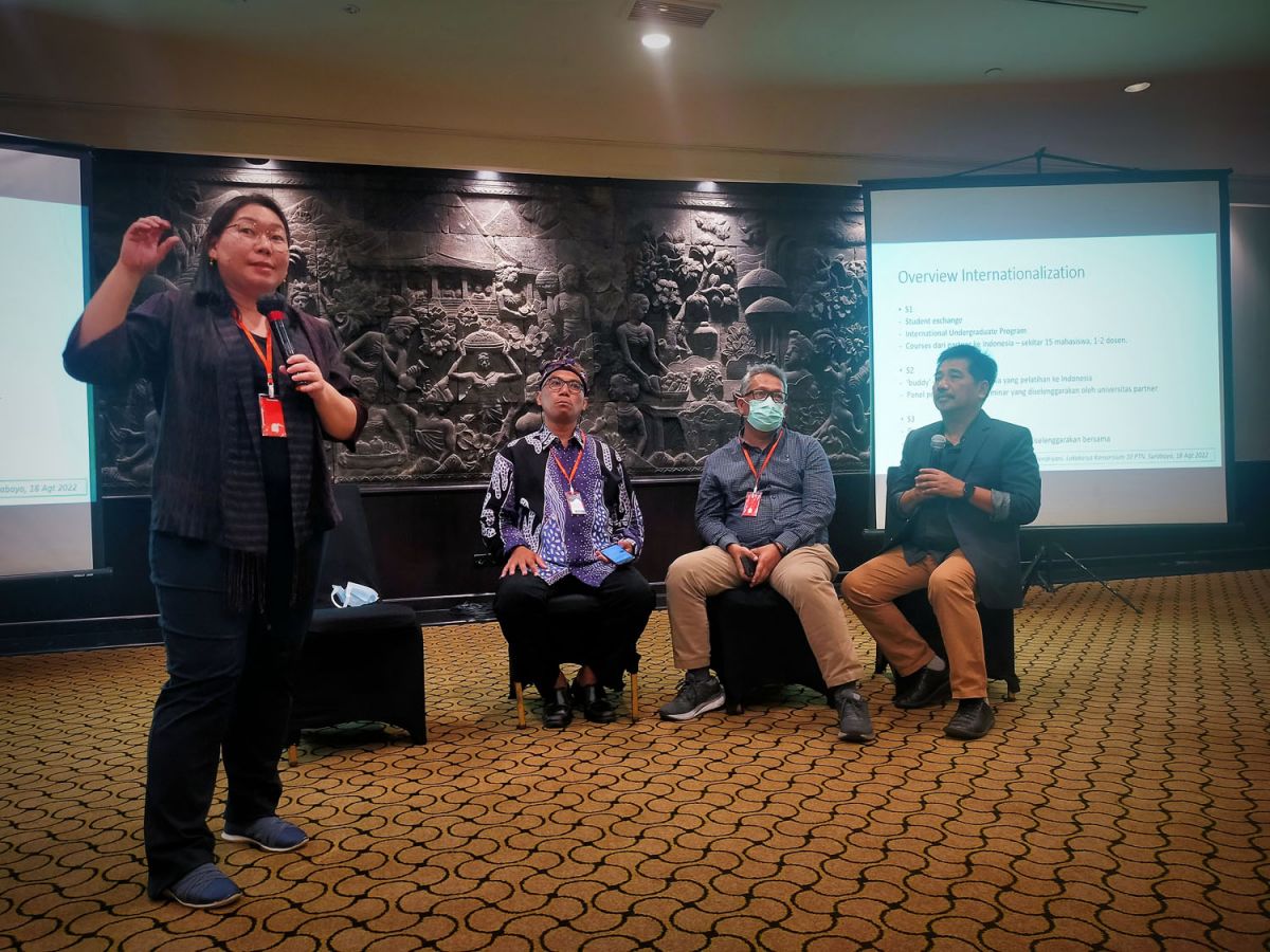 Konsorsium 10 PTN di Indonesia dalam upaya penguatan program studi ilmu komunikasi dalam Worlds Class University, di Hotel Bumi, Surabaya (Foto: Fahrizal Tito/jatimnow.com)