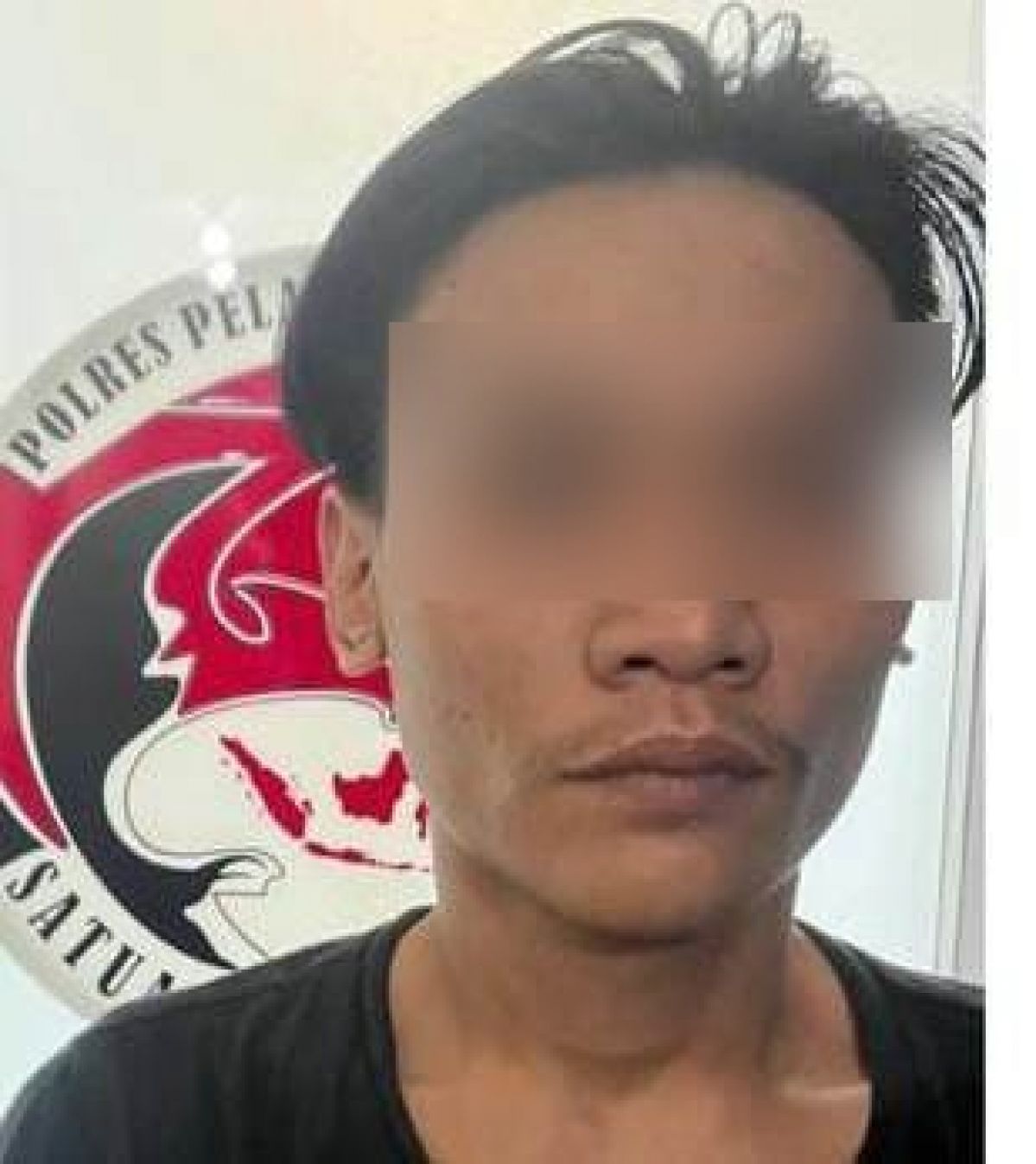 Kurir narkoba jaringan Lapas saat diamankan di Mapolres Pelabuhan Tanjung Perak Surabaya.(Foto: Polres Tanjung Perak/jatimnow.com)