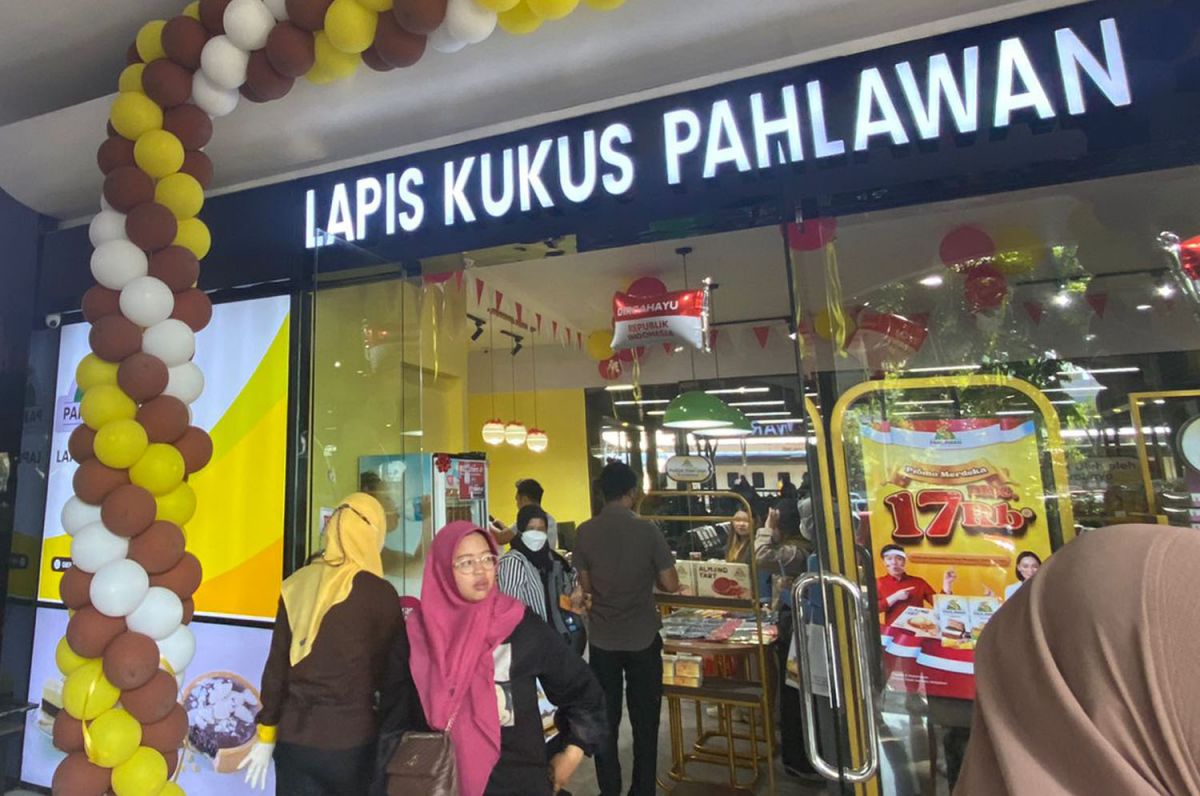 Gerai Lapis Kukus Pahlawan Kini Hadir di Stasiun Gubeng Surabaya