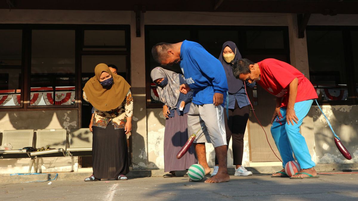 Potret Keseruan Lomba Agustusan di Liponsos Keputih Surabaya