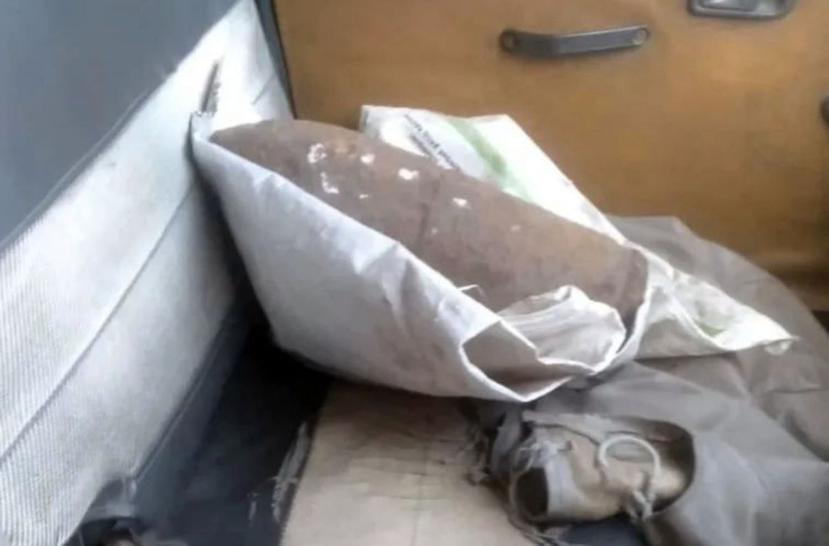 Mortir diduga aktif yang ditemukan di Krian, Sidoarjo (Foto: Instagram Info Masyarakat Krian)