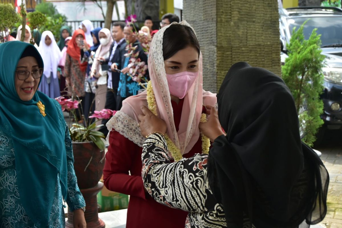 Ketua Tim Penggerak PKK Kabupaten Trenggalek, Novita Hardini Mochamad. (Foto: Kominfo Trenggalek/jatimnow.com)