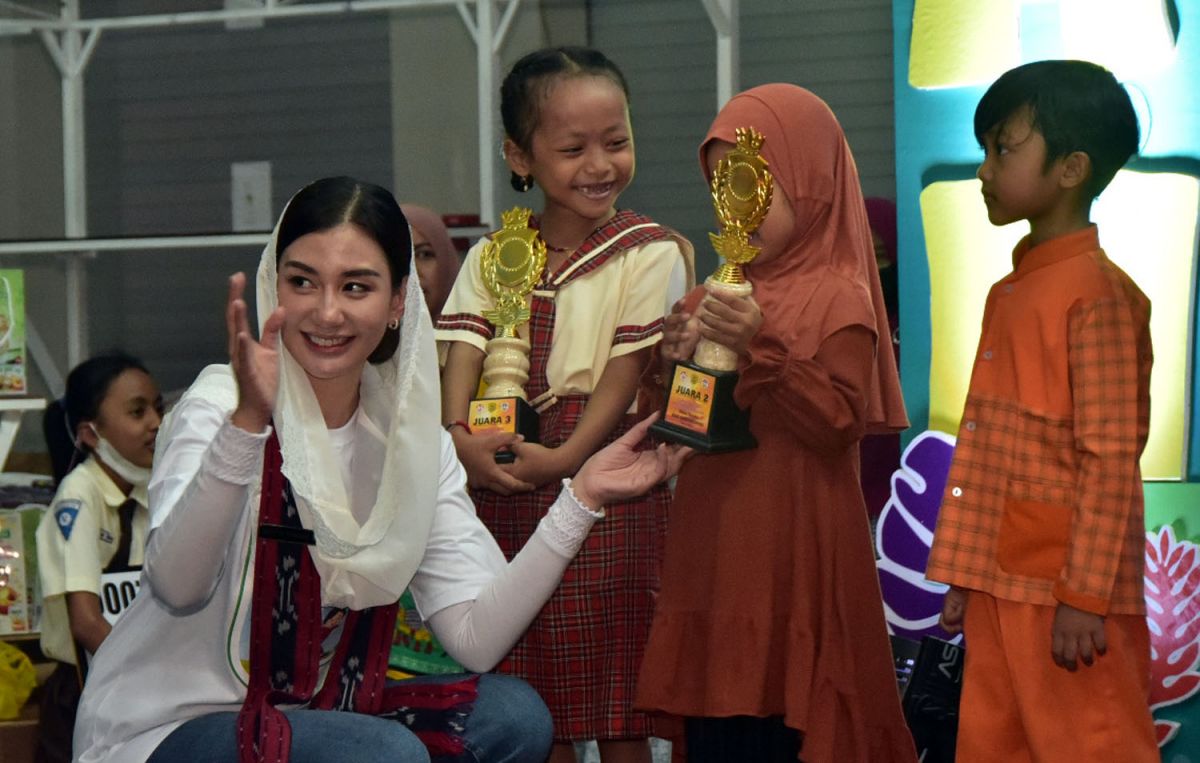 Ketua Tim Penggerak PKK Kabupaten Trenggalek, Novita Hardini saat menghadiri peringatan Hari Anak Nasional (Foto: Dok. Humas Pemkab Trenggalek)