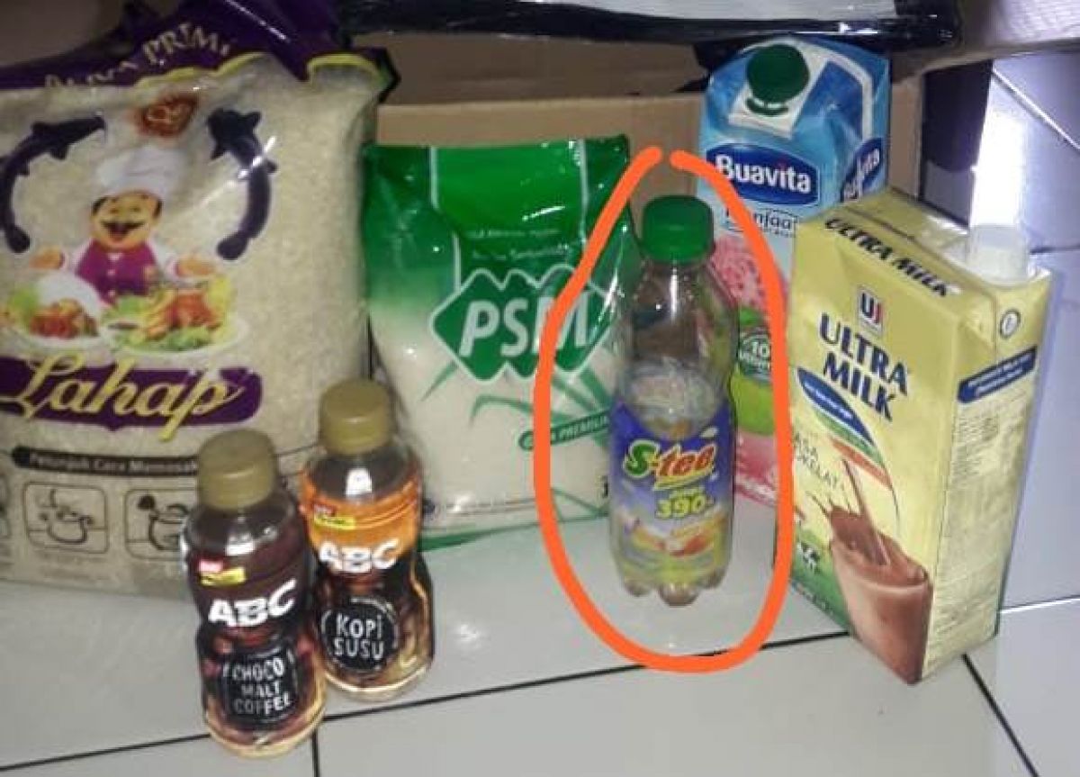 Paket misterius yang diterima korban.(Foto: keluarga korban)