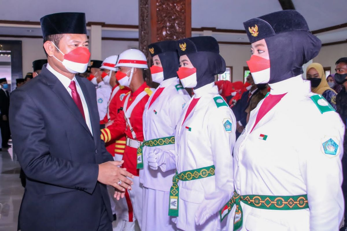 Kukuhkan 76 Paskibra, Begini Pesan Bupati Lamongan Pak Yes