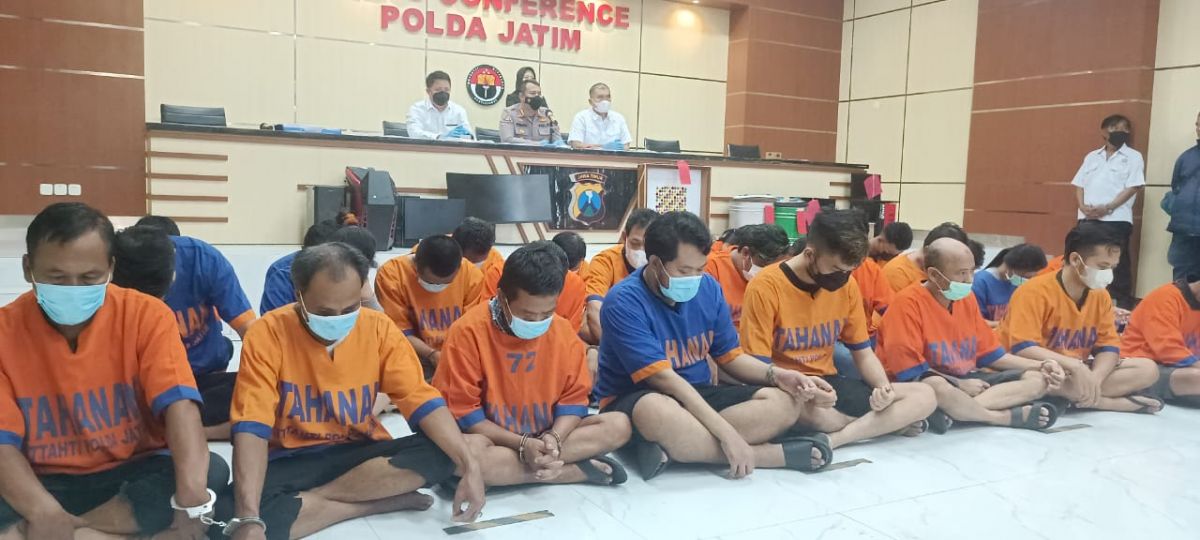 Para pejudi online diamankan Polda Jatim. (Foto: Dok. jatimnow.com)
