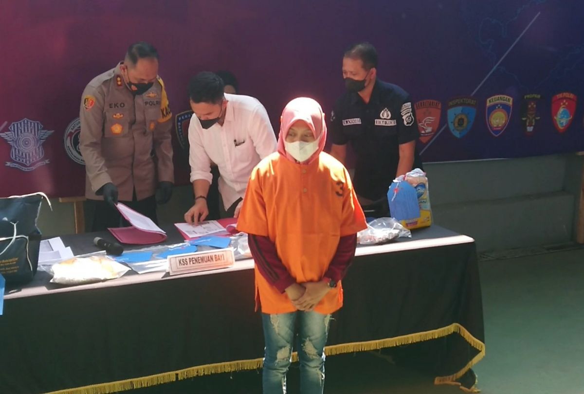 Pelaku pembuangan bayi di bekas UGD Puskesmas Campurdarat, Tulungagung. (Foto: Bramanta Pamungkas/jatimnow.com)