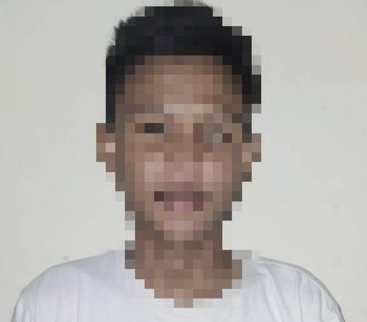 Asmul Ahmad (21), warga Desa Sapeken, ditangkap karena mengedarkan pil logo Y.(Foto: Fathor Rahman)