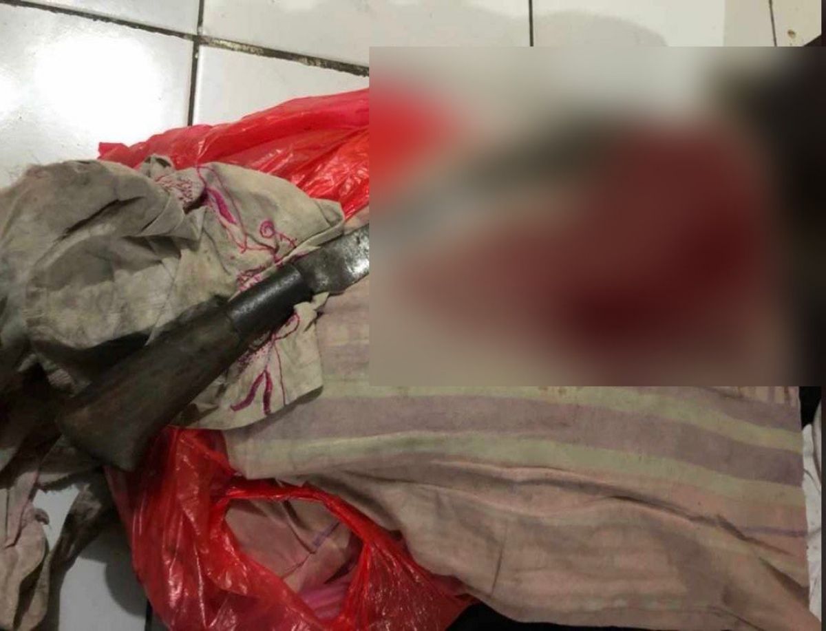 Pisau yang digunakan M untuk menggorok ibunya.(Foto: Polsek Silo)