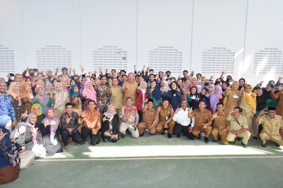 Penyambutan peserta program kampus mengajar di Lamongan oleh Bupati Lamongan, Yuhronur Efendi. (Foto: Humas Pemkab Lamongan for jatimnow.com)