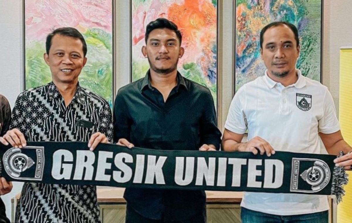 Foto: Rafli Mursalim (tengah).(Foto: Gresik United Official)