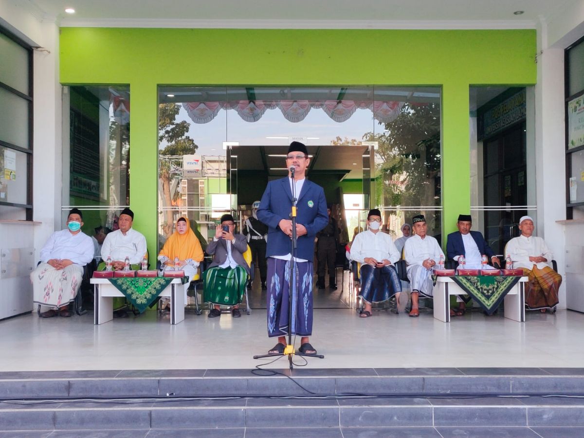 Rektor Unisla Bambang Eko Muljono di sela-sela kegiatan peringatan HUT ke -22 Unisla.(Foto: Adyad Ammy Iffansah/jatimnow.com)
