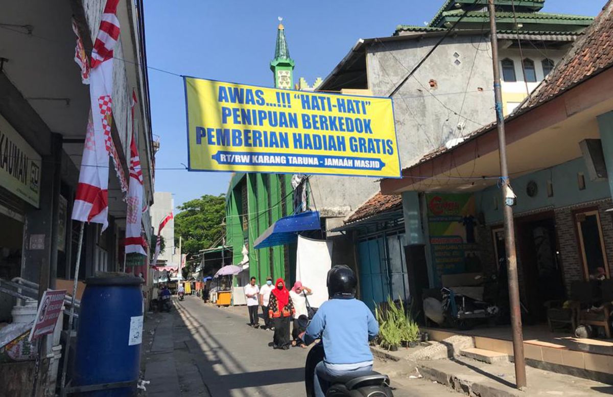 Spanduk yang terpampang di depan Pasar Pekauman, Sidoarjo (Foto: Zainul Fajar/jatimnow.com)