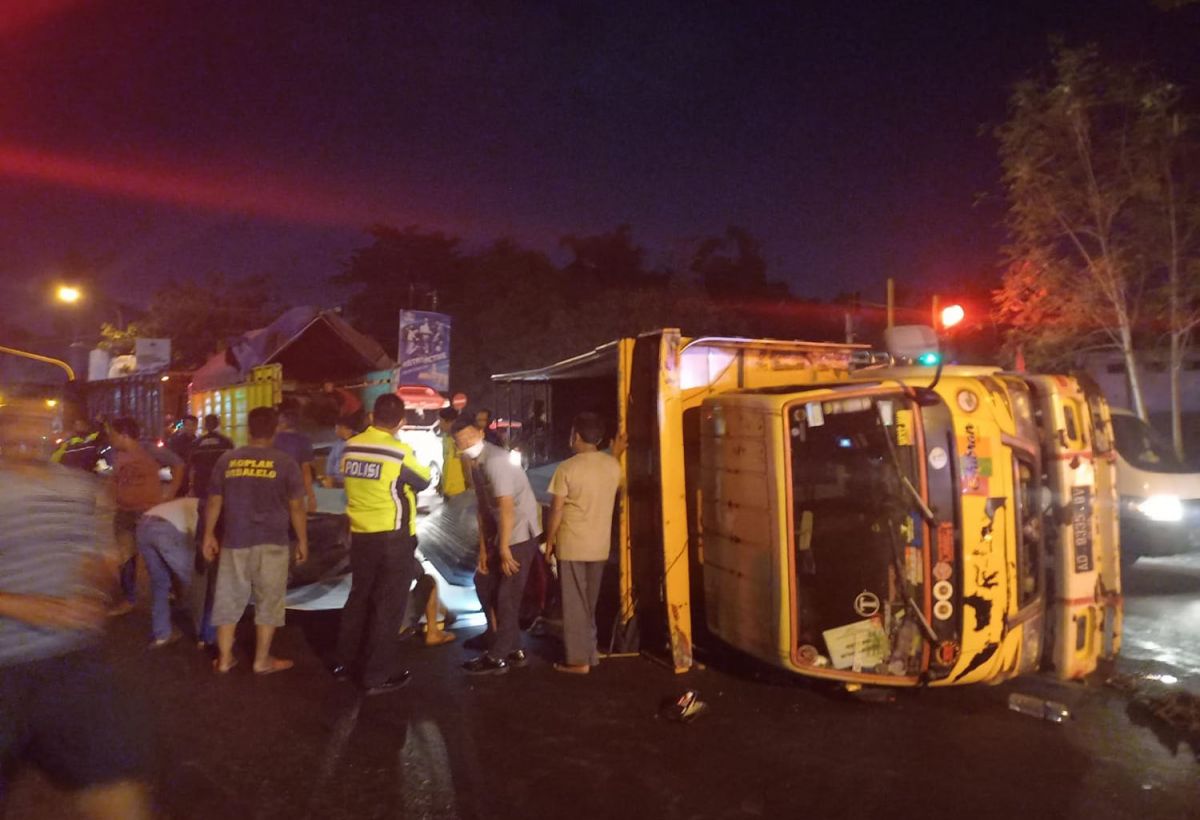Truk Terguling di Jombang, Arus Lalu Lintas Surabaya-Madiun Tersendat