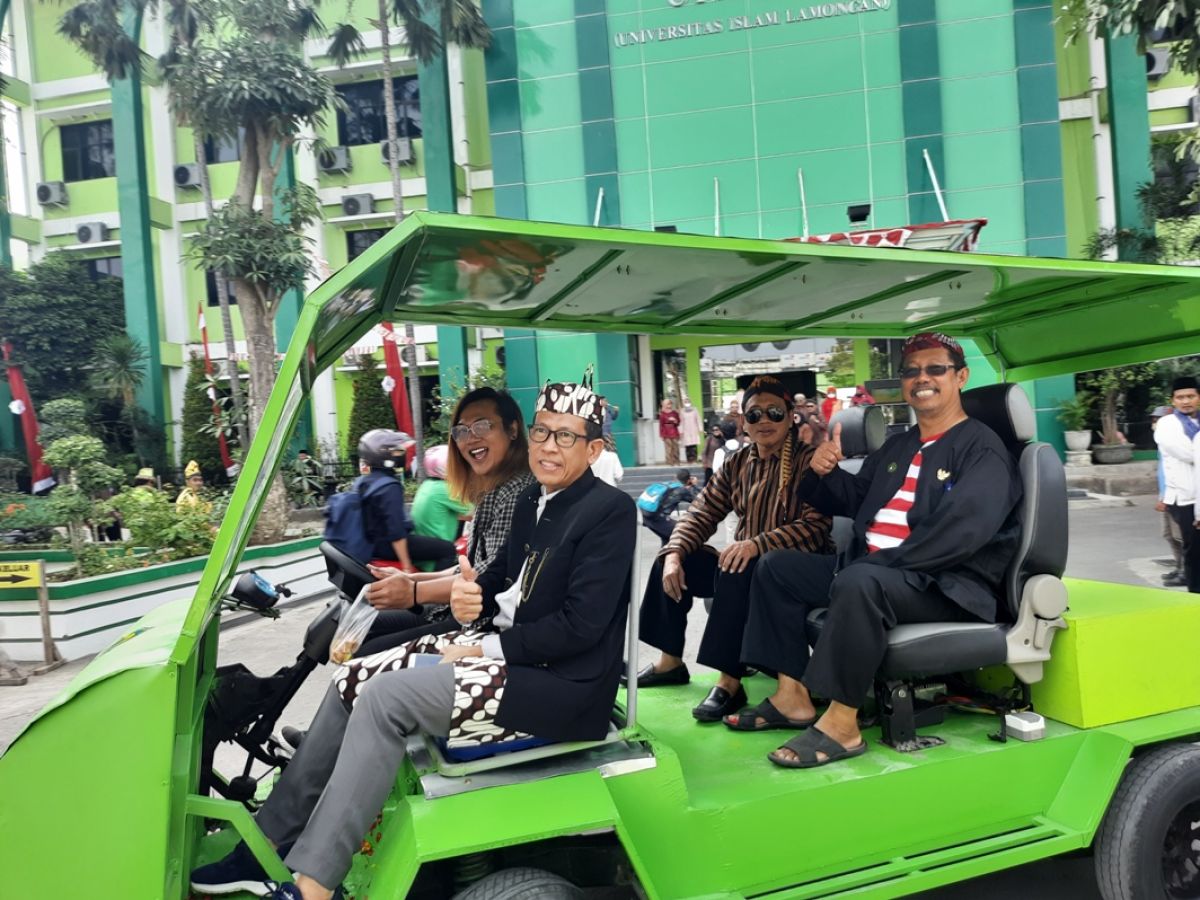 Mobil listrik bertenaga surya yang dilaunching tepat di HUT ke-77 RI.(Foto: Adyad Ammy Iffansah/jatimnow.com)