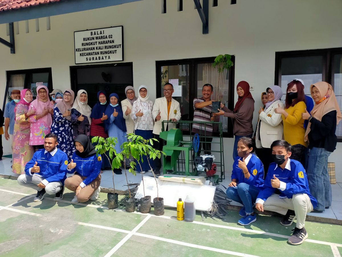 Pengmas Dosen UWKS, Dampingi Warga Rungkut Dirikan Rumah Kompos Mandiri