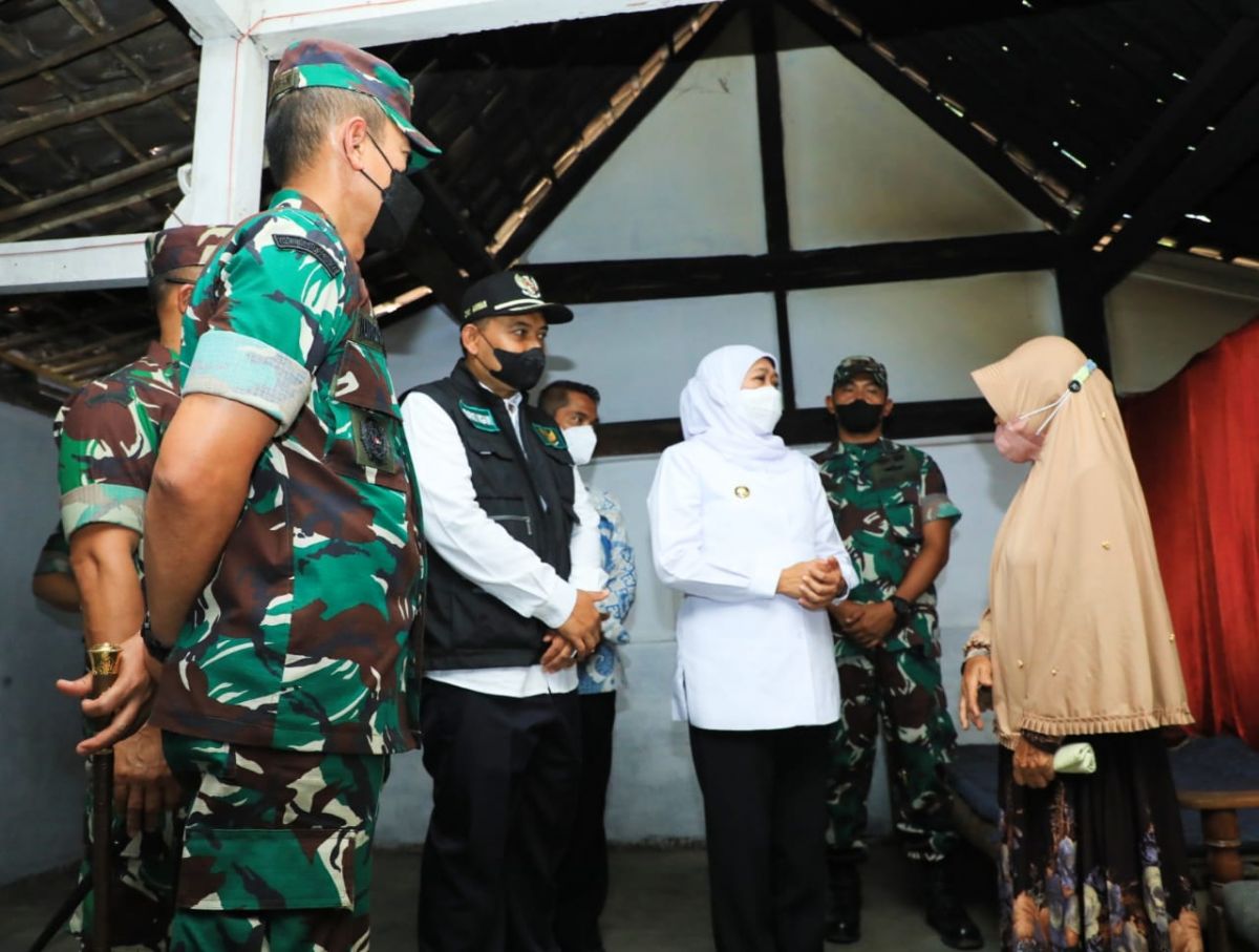 Gubernur Jawa Timur Khofifah Indar Parawansa dan Pangdam V Brawijaya Mayjen TNI Nurchahyanto saat meninjau rutilahu di Ngawi (Foto-foto: Humas Pemprov Jatim)