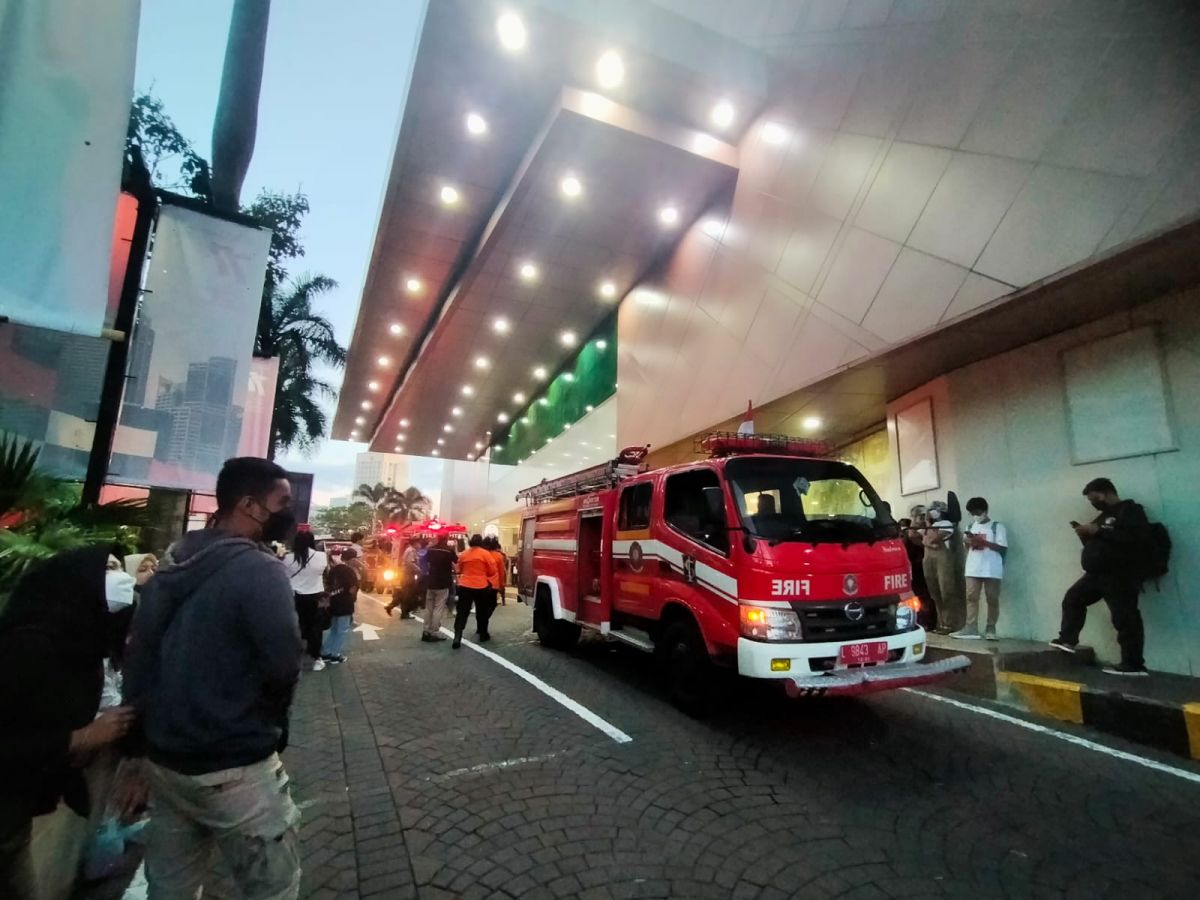 Kebakaran di foodcourt TP 1 Surabaya (Foto-foto: Fahrizal Tito/jatimnow.com)