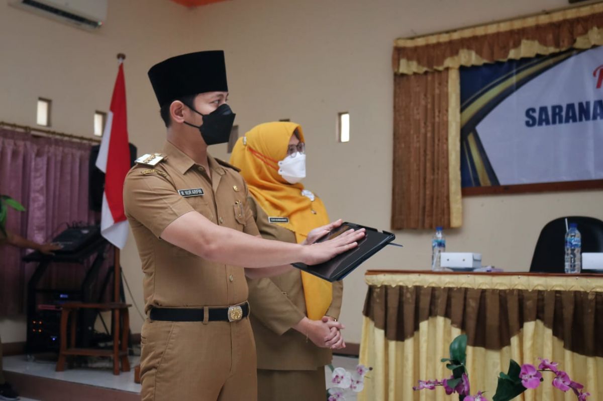 Bupati Trenggalek Mochamad Nur Arifin (Mas Ipin) saat melaunching aplikasi PAS TENAN (Foto: Dinas Kominfo Trenggalek)