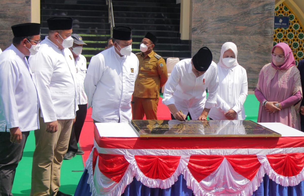 Presiden Jokowi meresmikan Masjid Akbar Moed'har Arifin di Gresik (Foto: Sahlul Fahmi/jatimnow.com)