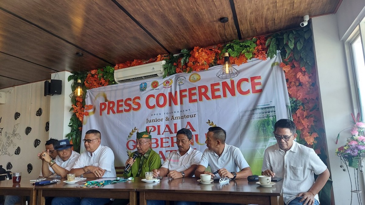 Pengurus PGI Jatim saat konferensi pers di Bakso Solo Lor, Banyu Urip, Surabaya. (Foto: Ni'am Kurniawan/jatimnow.com)