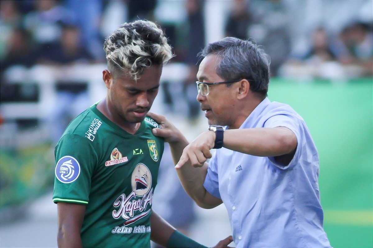 Pelatih Persebaya Aji Santoso dan kapten Alwi Slamat (Foto: Sahlul Fahmi/jatimnow.com)