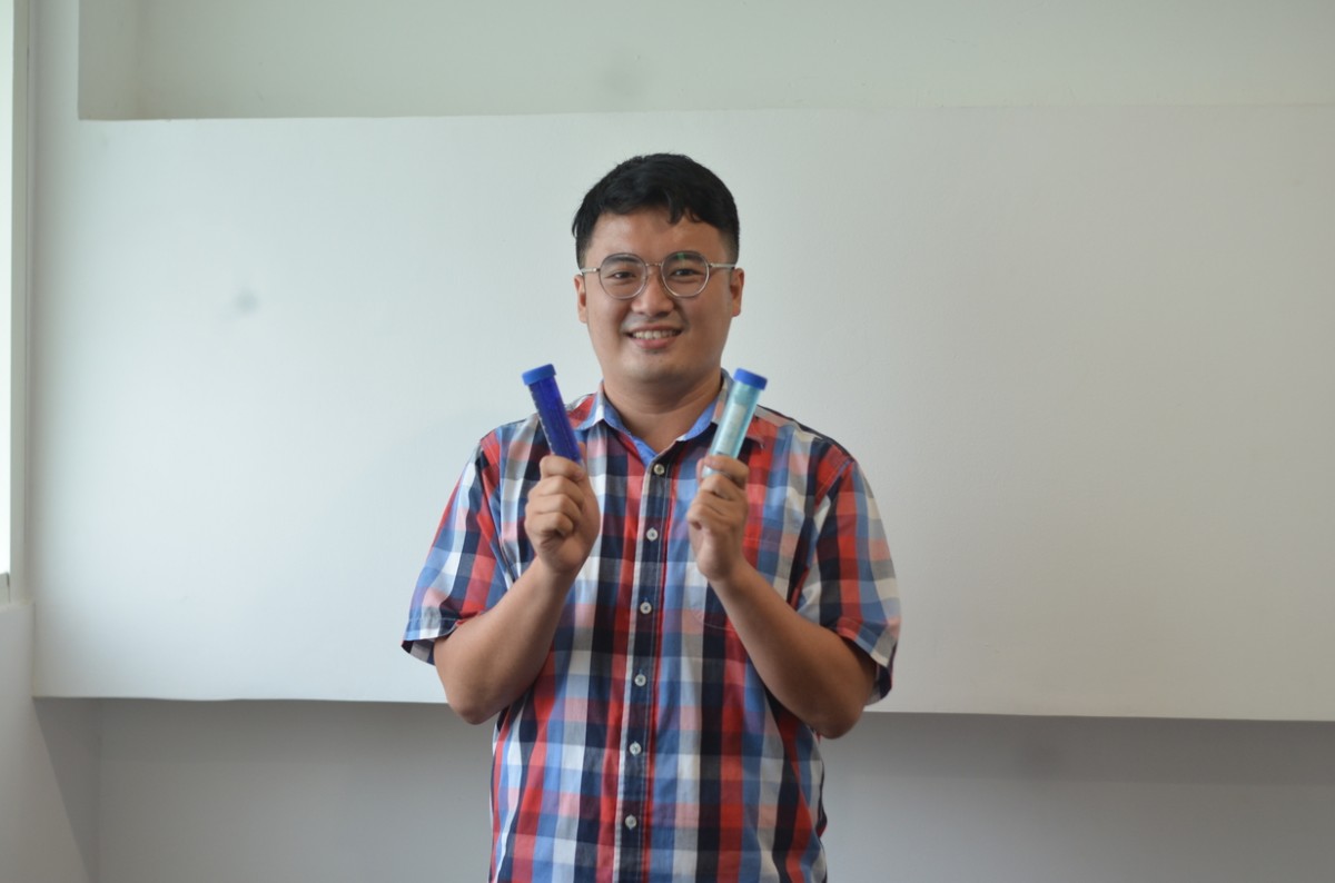 Mahasiswa UKWMS Antonius Jimmy Widagdo, peneliti Keefektifan Sabut Kelapa untuk Penyerapan Senyawa Limbah Cair.(Foto: Monica for jatimnow.com)