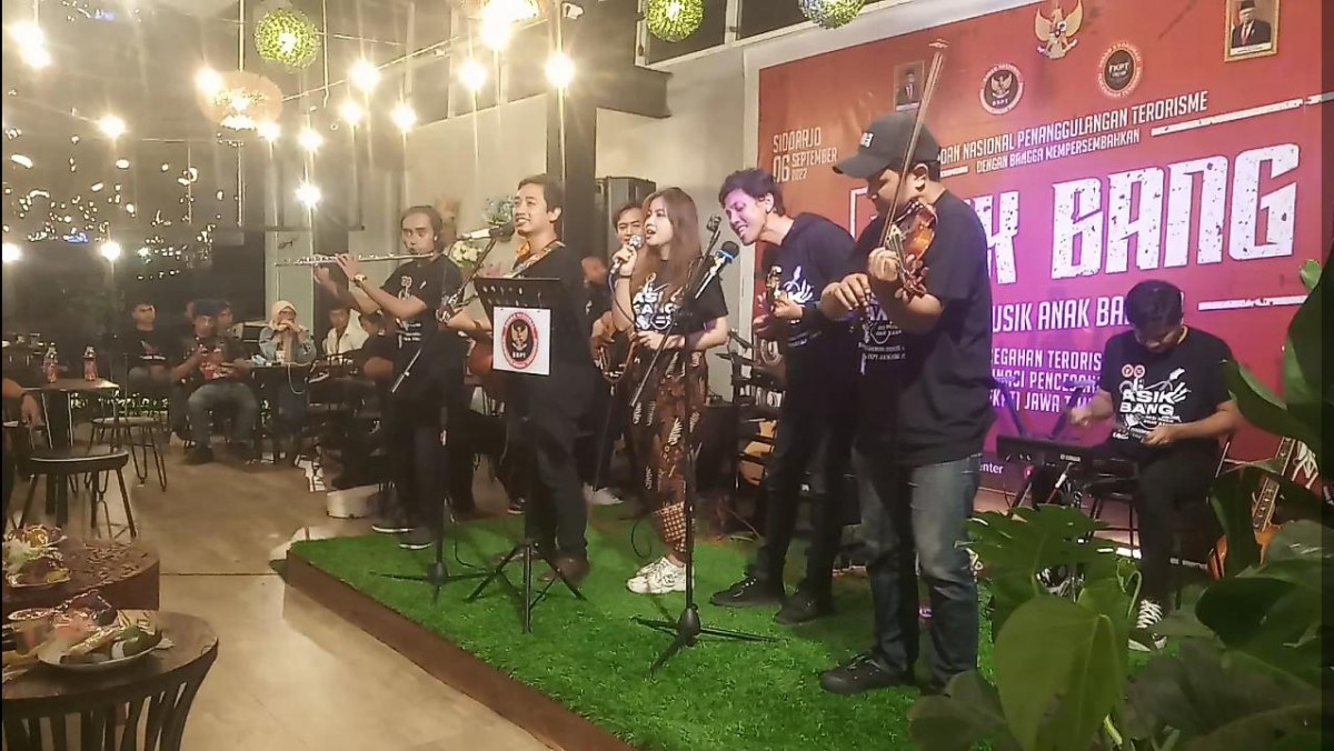 Salah satu penampilan peserta Aksi Musik Anak Bangsa (Asik Bang). (Foto: Humas FKPT Jatim for jatimnow.com)