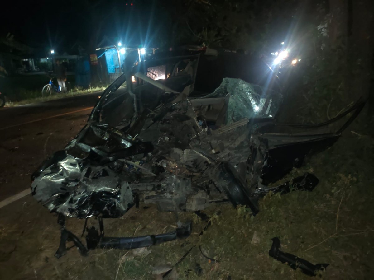 Kondisi Avanza usai tertabrak bus.(Foto: Polres Magetan)