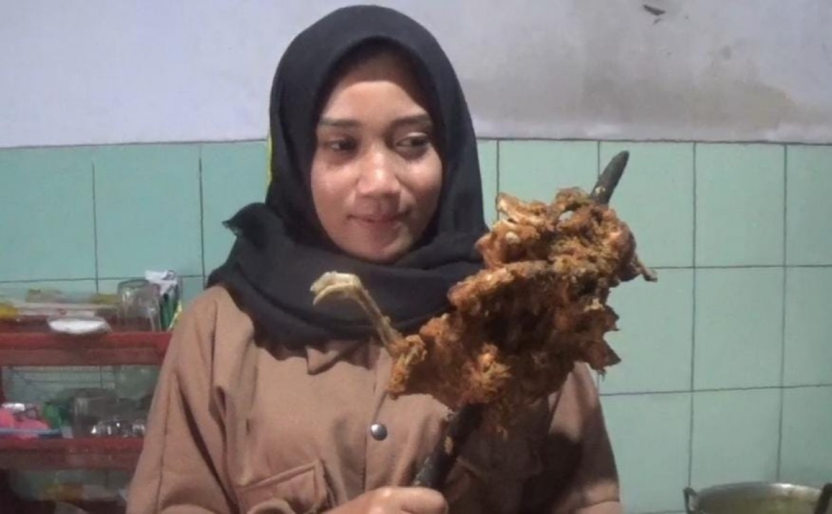 Sajian ayam panggang Banjardowo yang harganya terjangkau.(Foto: Elok Aprianto)