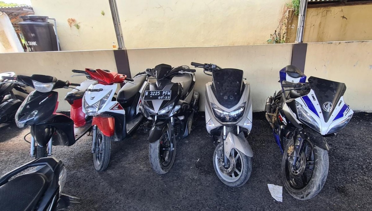 Lima Motor yang berhasil diamankan polisi di rumah maling motor di Dusun Lamojang, Barat Desa Por Dapor, Kecamatan Guluk- Guluk, Sumenep.(Foto: Polres Sumenep)