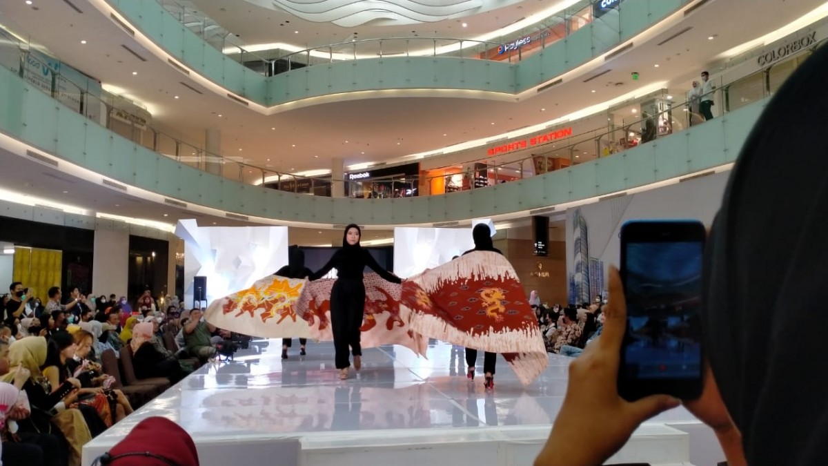 Salah satu batik berbahan pewarna dari tanah. (Foto-foto: Irma Russanti for jatimnow.com)
