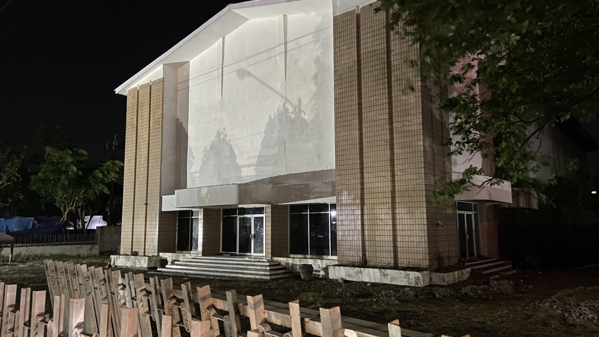 Penampakan gedung bekas Bioskop Jaya di Jalan Brawijaya Kediri. (Foto: Yanuar Dedy/jatimnow.com)