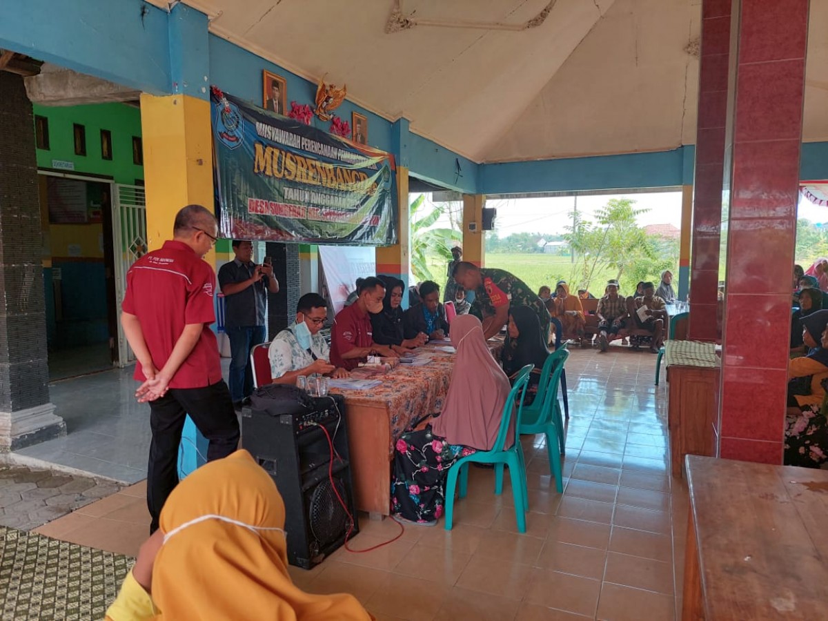 Penyaluran BLT BBM di Lamongan.(Foto: Adyad Ammy Iffansah/jatimnow.com)