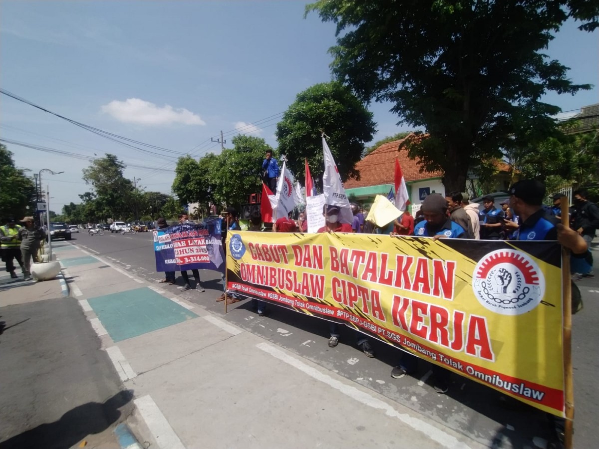 Buruh Tuntut Kenaikan Upah Buntut Meningkatnya Harga BBM