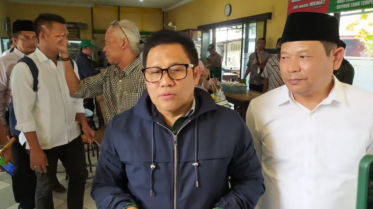 Cak Imin saat didampingi Ketua DPRD Lamongan Abdul Ghofur saat mengunjungi Lamongan. (Foto : Adyad Ammy Iffansah/jatimnow.com)