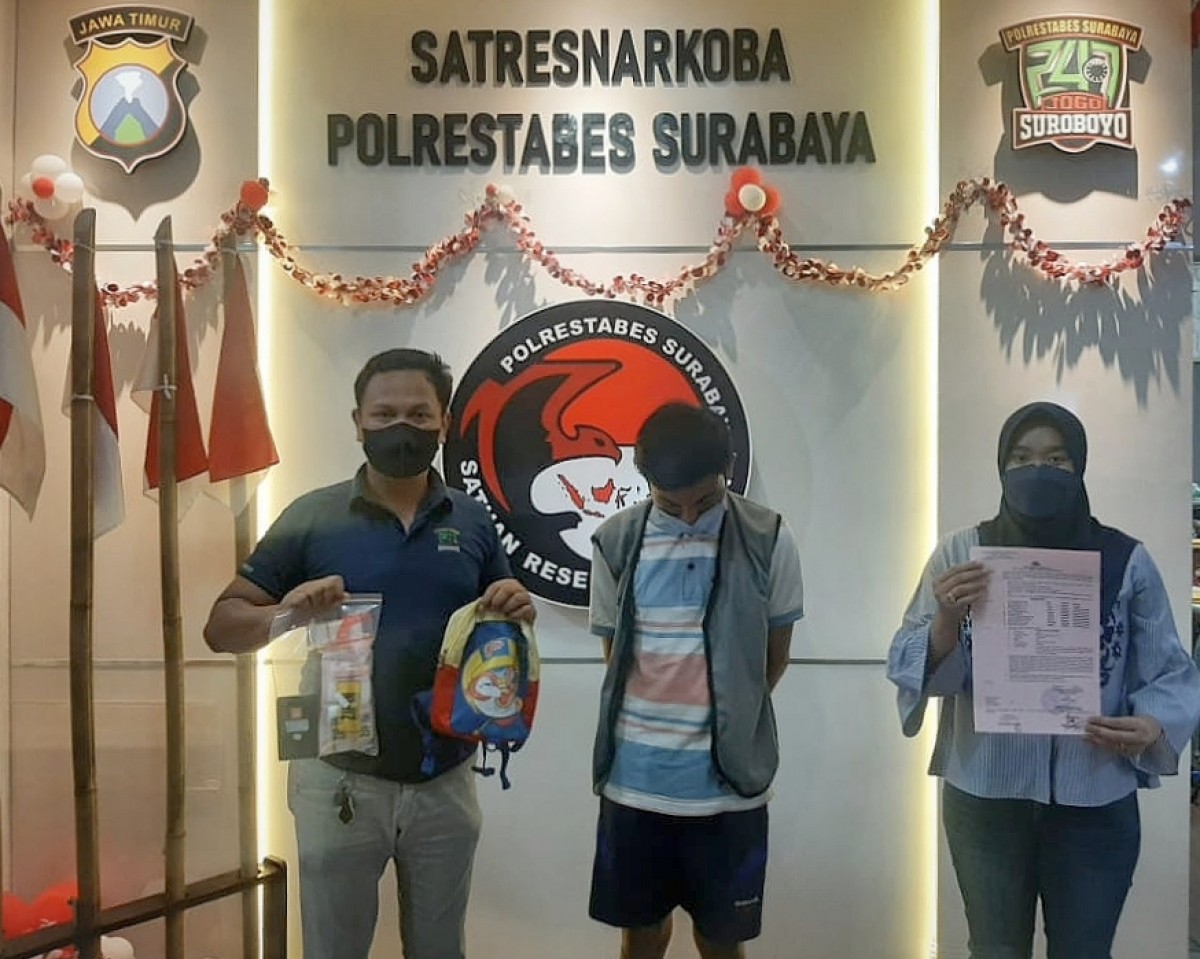 Cleaning servis pengedar narkoba.(Foto: Satnarkoba Polrestabes Surabaya)