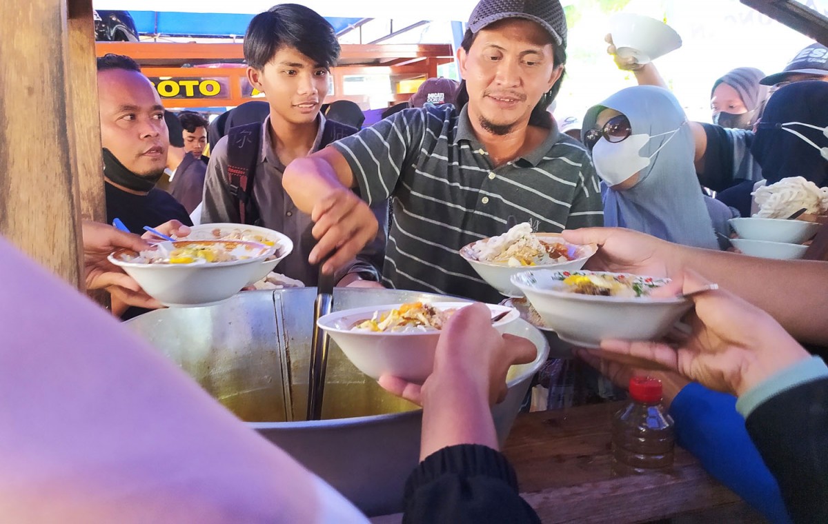 Warga saat menyerbu Festival Kuliner Lamongan (Foto-foto: Adyad Ammy Iffansah/jatimnow.com)