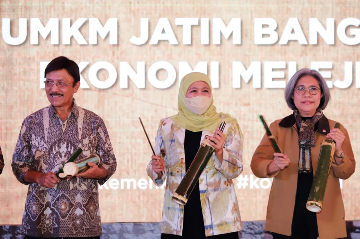 Gubernur Khofifah saat membuka Festival UMKM Kemenkeu Satu Jawa Timur di Sidoarjo. (Foto: Humas Pemprov Jatim/jatimnow.com)