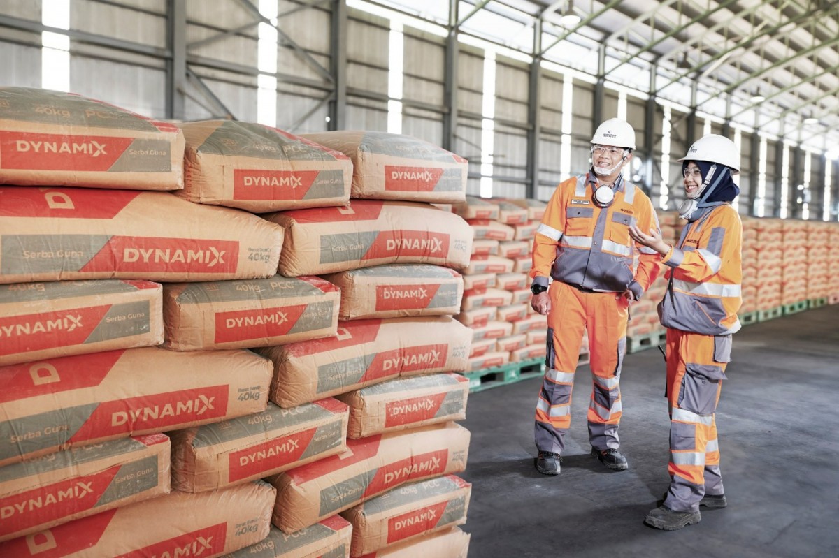 Pengepakan semen di Pabrik Narogong, Jawa Barat (Foto-foto: SIG)