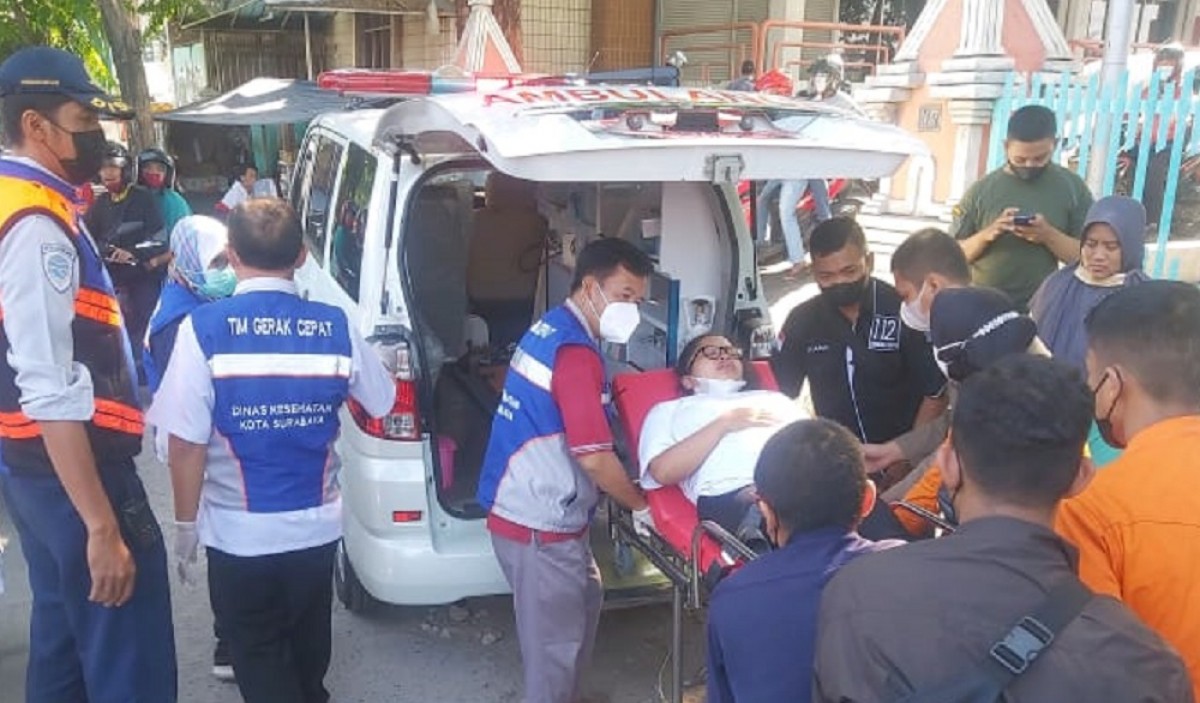 Ibu Hamil Naik Motor Ditabrak Bus Mini di Bawah Flyover Mayangkara Surabaya