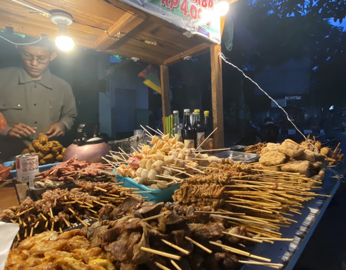 Angkringan Mbah Semar di Jalan Pattimura Kota Kediri (Foto: Yanuar Dedy/jatimnow.com)