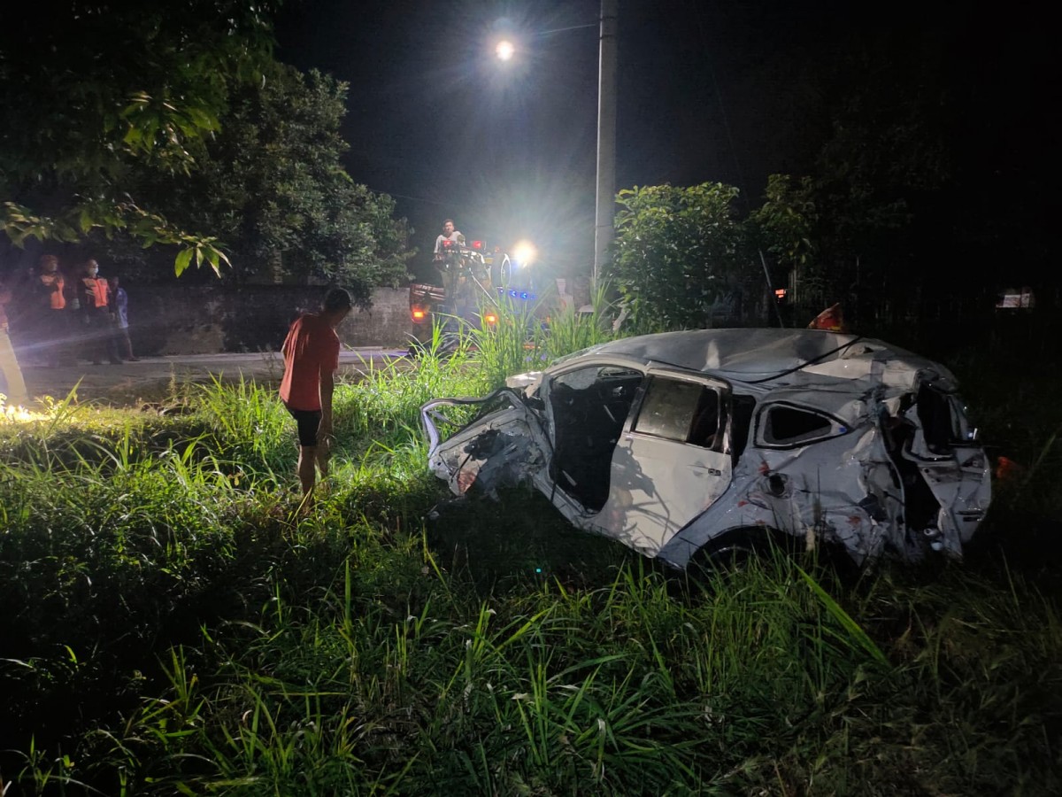 Mobil Ditabrak Kereta Api di Kediri, 1 Orang Tewas