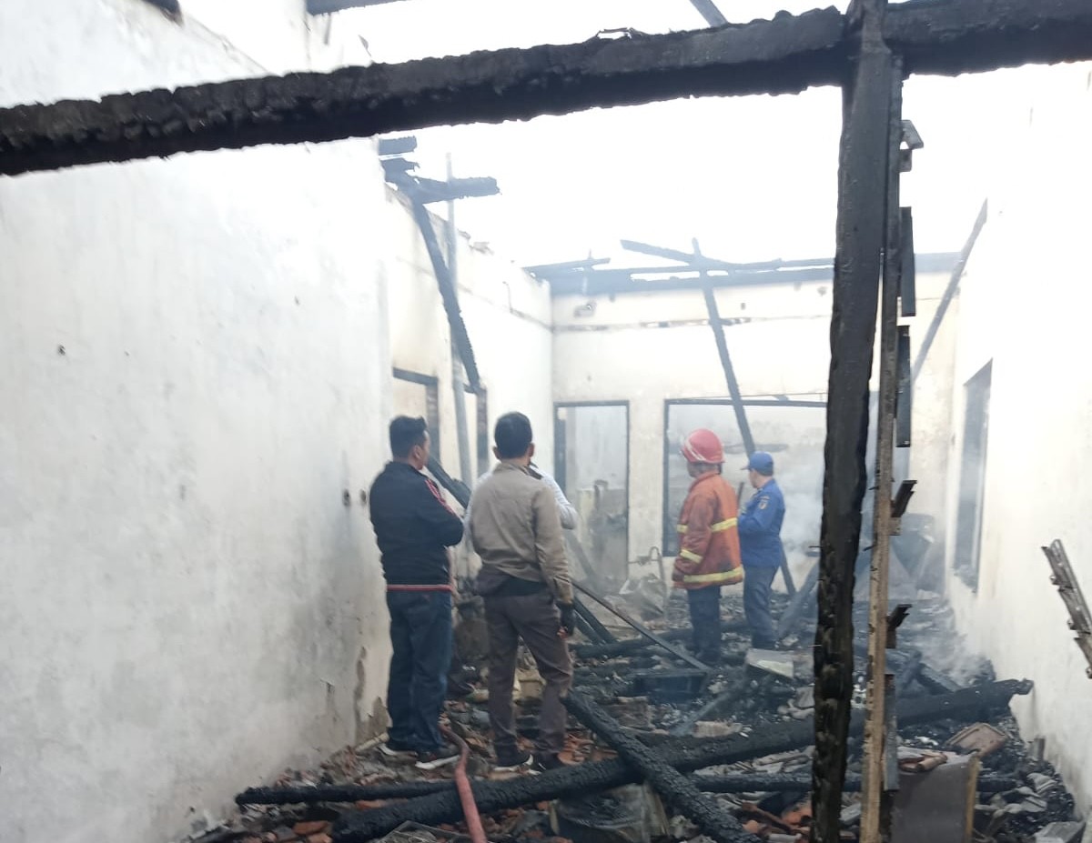 Rumah di Kediri Terbakar, Pasutri Tidur Nyaris Terpanggang