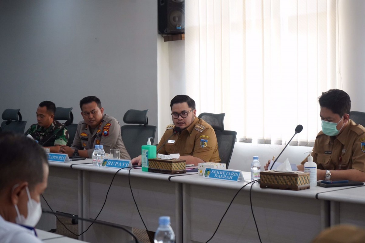 Mas Dhito saat rapat koordinasi tim pengendali inflasi daerah di Pemkab Kediri (Foto: Humas Pemkab Kediri/jatimnow.com)