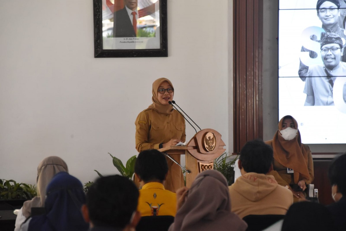 Bupati Ipuk Fiestiandani  saat membuka "Freelance Hacks" di Pendopo Banyuwangi (Foto: Pemkab Banyuwangi)