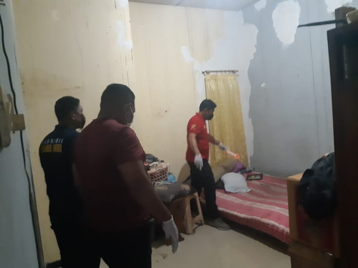 Polisi melakukan olah TKP. (Foto: Polsek Rungkut for jatimnow.com)